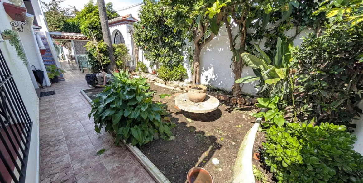 Продажа дома на две семьи в El Rosario 9