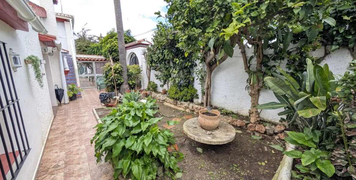 Продажа дома на две семьи в El Rosario 10