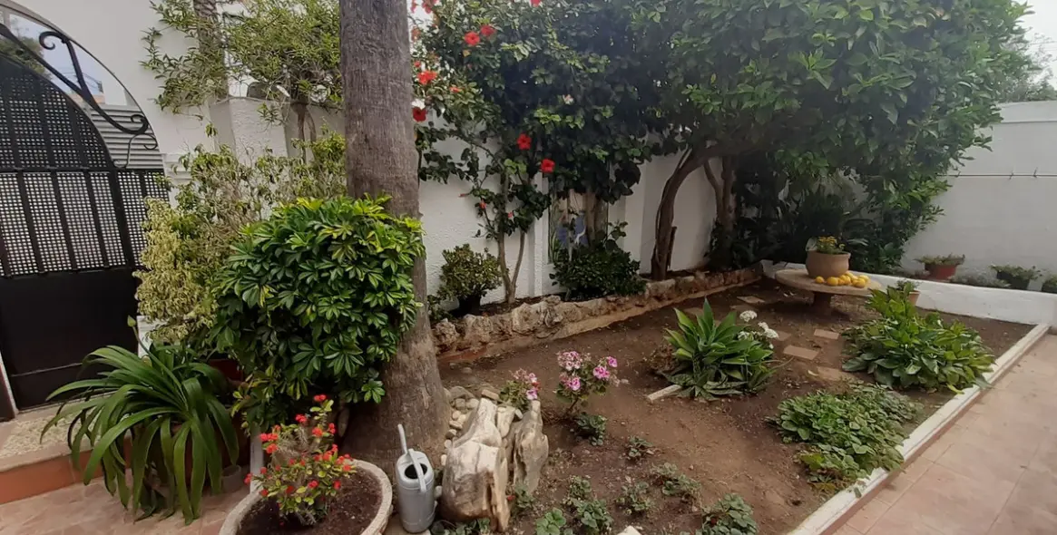 Продажа дома на две семьи в El Rosario 11