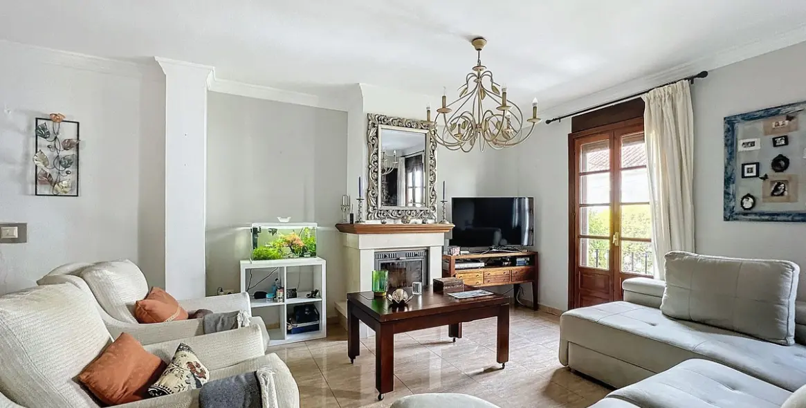 Sale of semi-detached house in Estepona 2