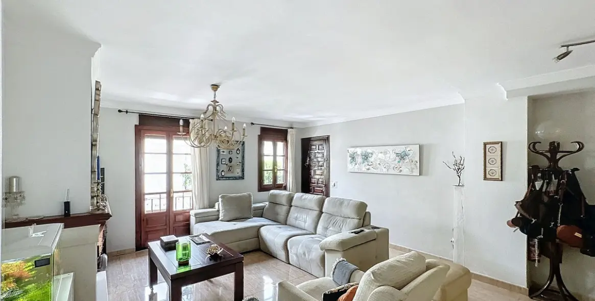 Sale of semi-detached house in Estepona 3