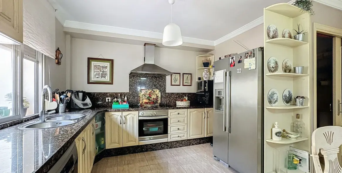 Sale of semi-detached house in Estepona 10