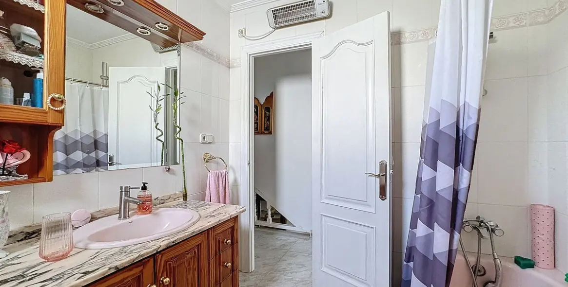 Sale of semi-detached house in Estepona 19