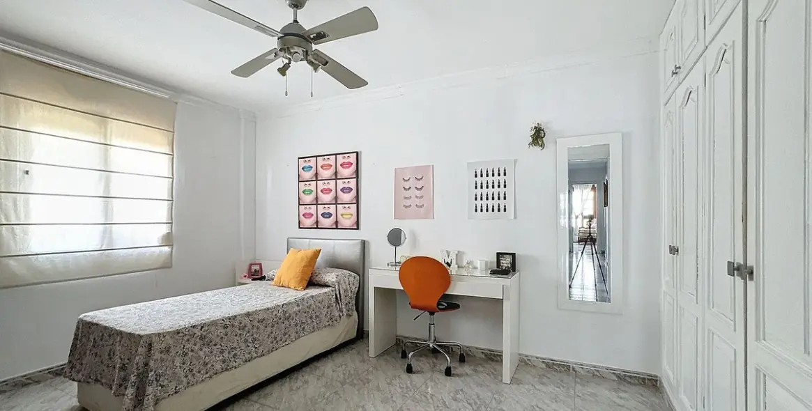 Продажа дома на две семьи в Estepona 22