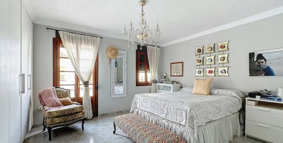 Продажа дома на две семьи в Estepona 30