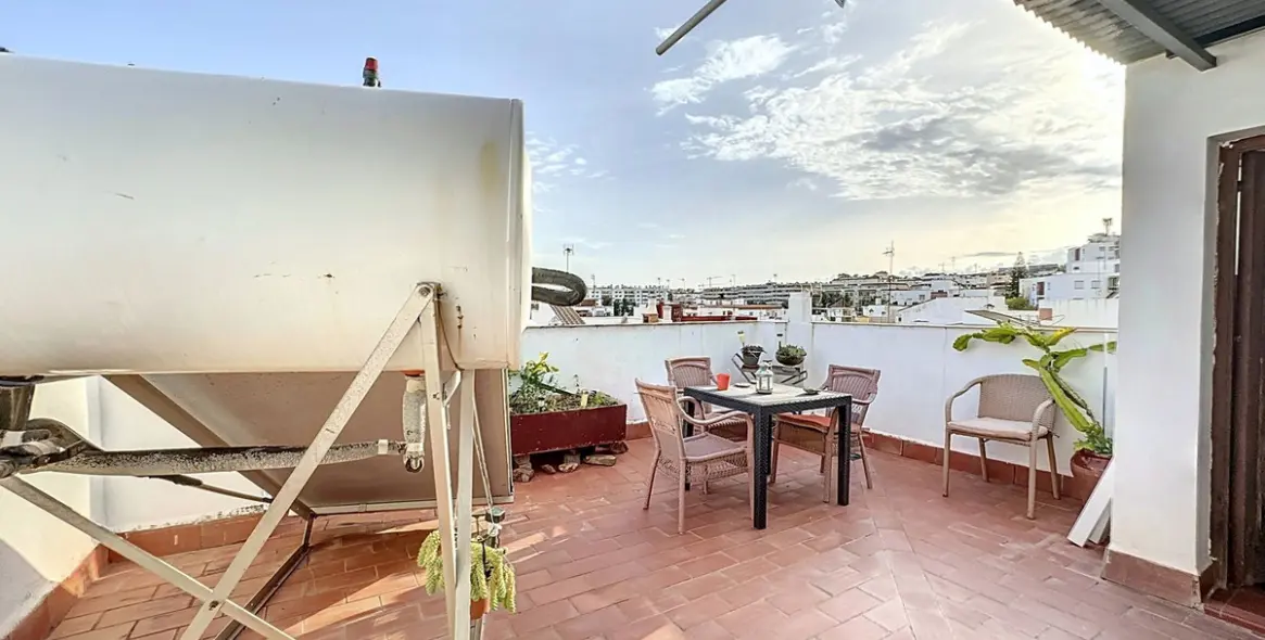 Продажа дома на две семьи в Estepona 34