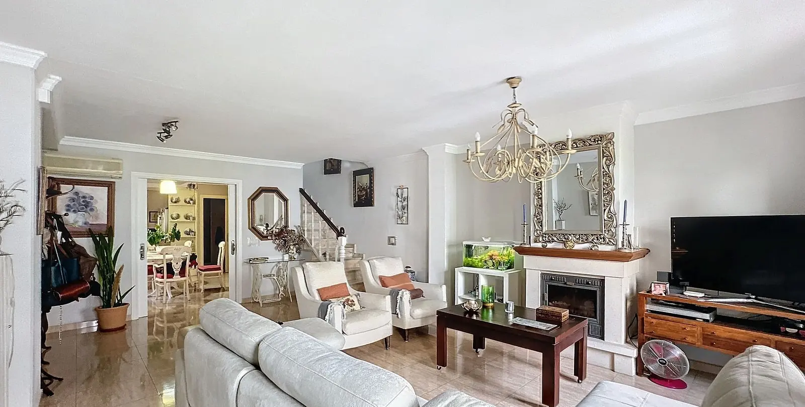 Продажа дома на две семьи в Estepona 1