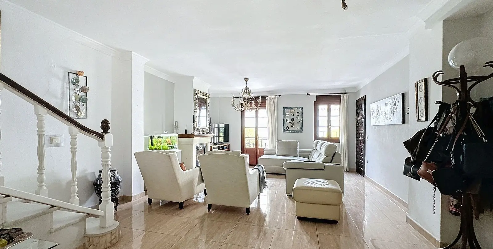 Продажа дома на две семьи в Estepona 4