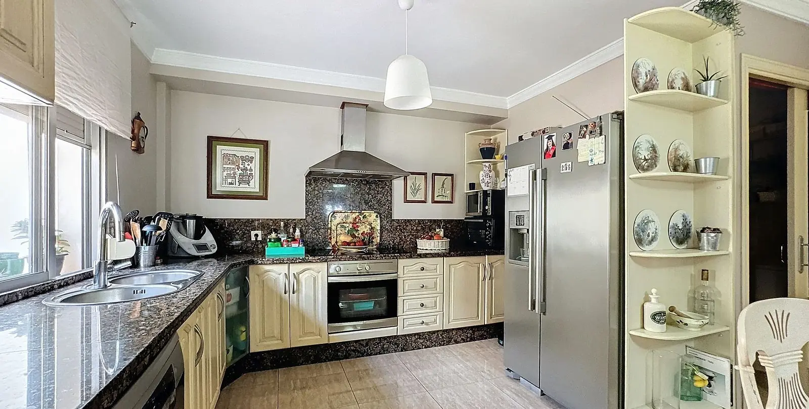 Продажа дома на две семьи в Estepona 10