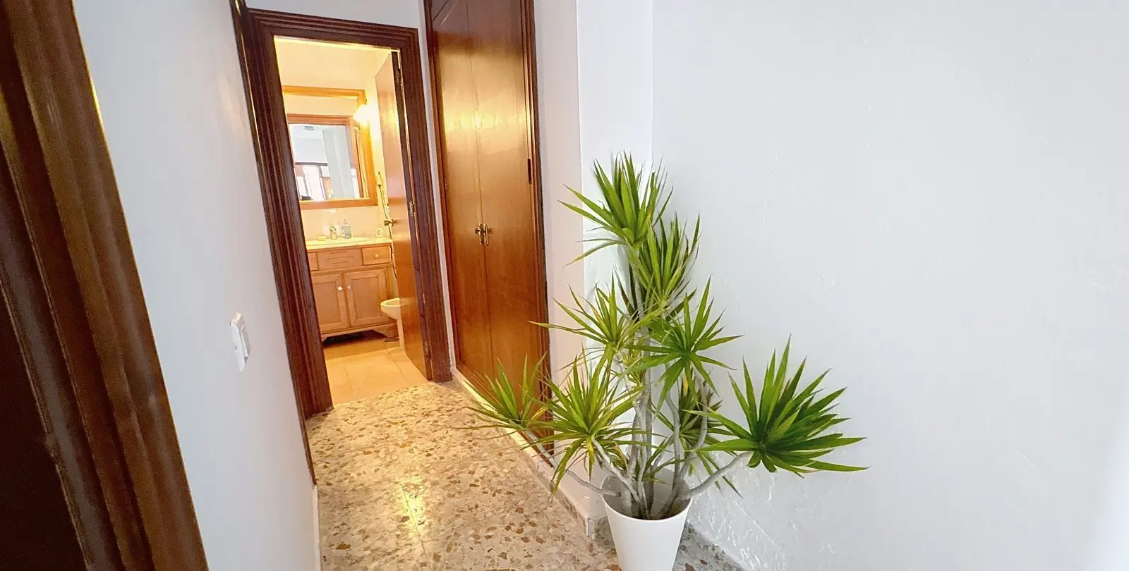 Продажа дома на две семьи в Estepona 17