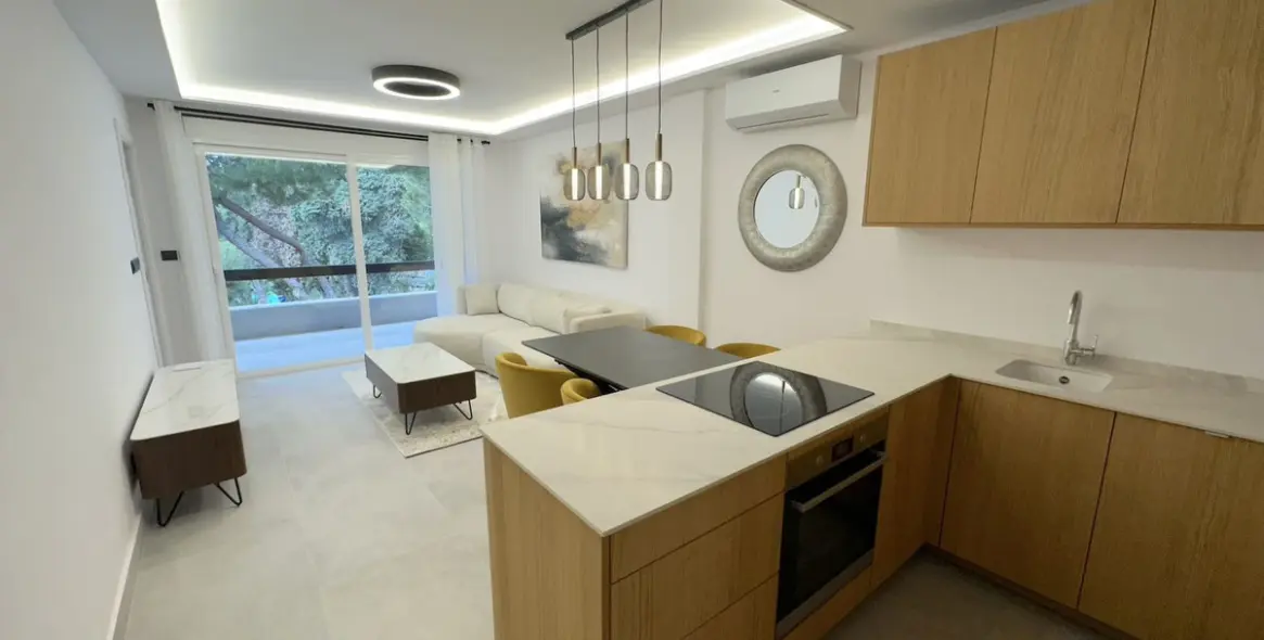 Долгосрочная аренда апартаментов на среднем этаже в Marbella (район The Golden Mile) 1