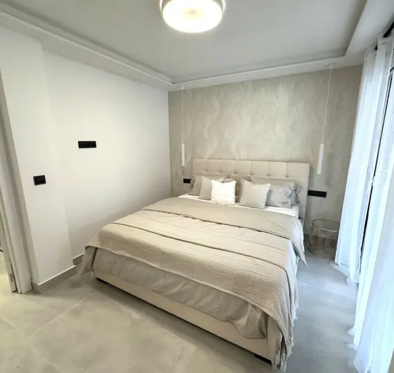 Middle floor apartment R4877320