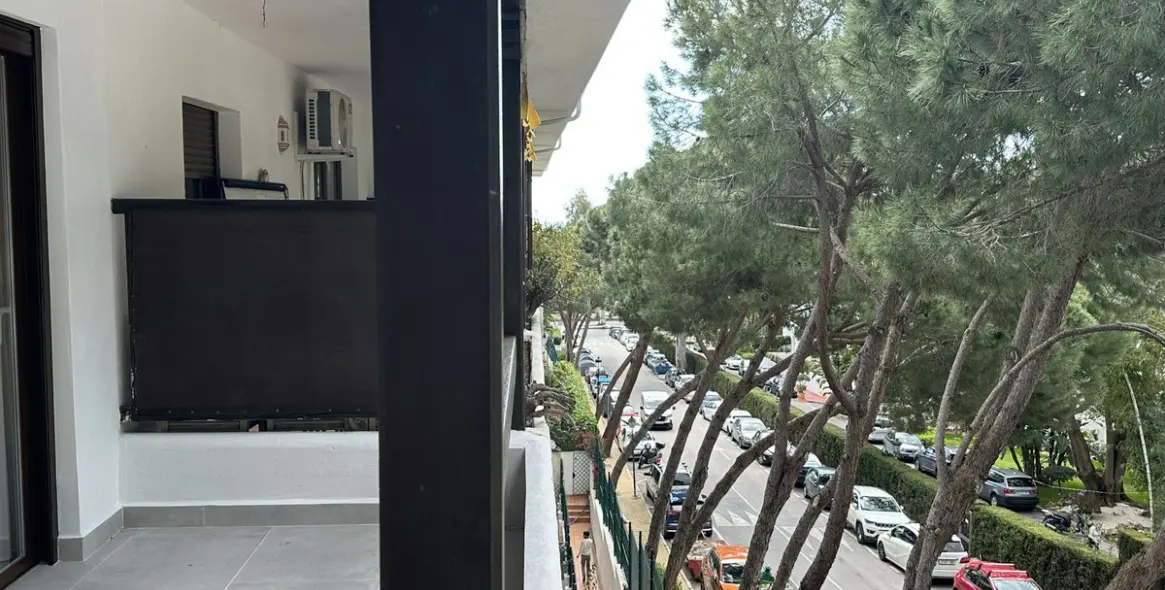 Long-term rent of middle floor apartment in The Golden Mile 11