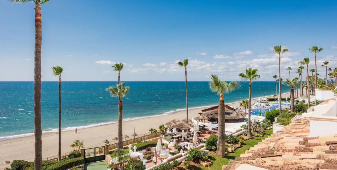 Sale of penthouse in Estepona (district New Golden Mile) 1