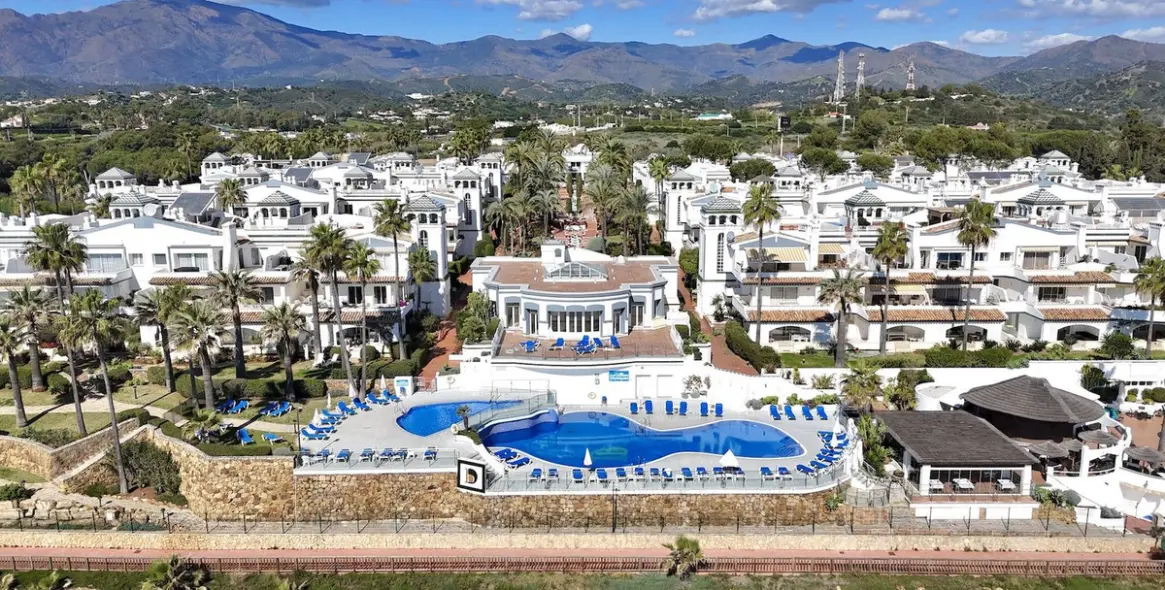 Sale of penthouse in Estepona (district New Golden Mile) 2