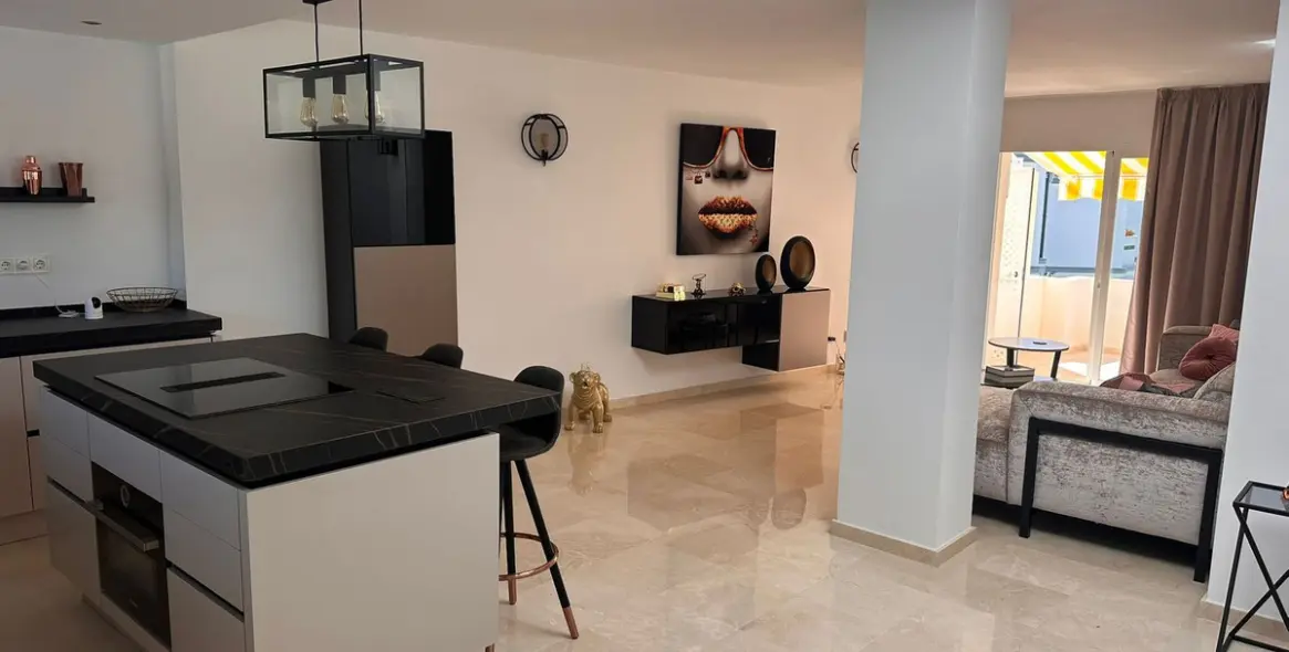 Sale of penthouse in Estepona (district New Golden Mile) 4