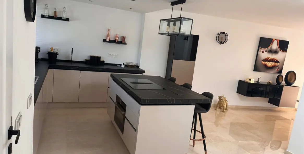 Sale of penthouse in Estepona (district New Golden Mile) 7