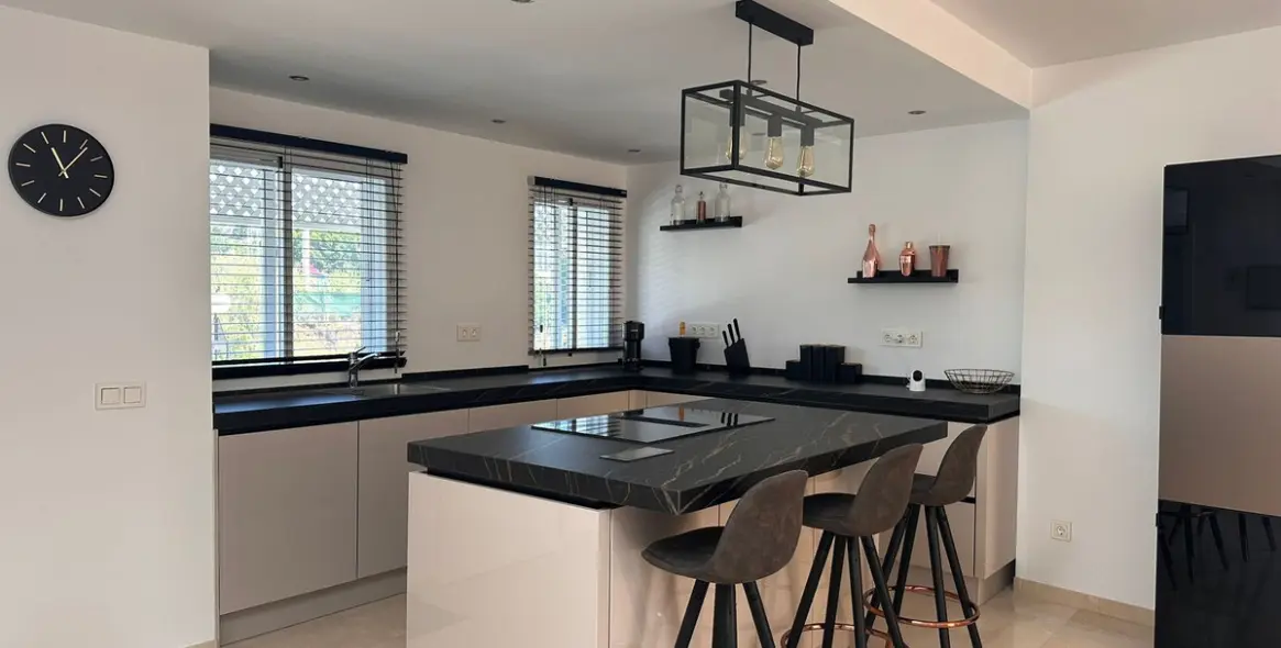 Sale of penthouse in Estepona (district New Golden Mile) 8