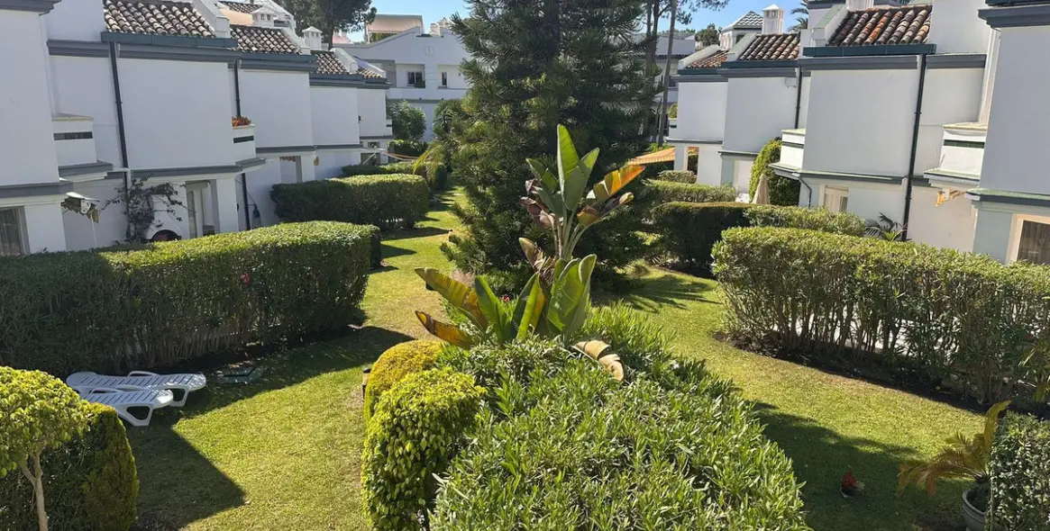 Sale of penthouse in New Golden Mile 14