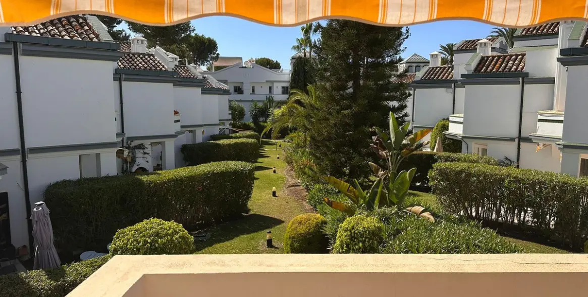 Sale of penthouse in New Golden Mile 15