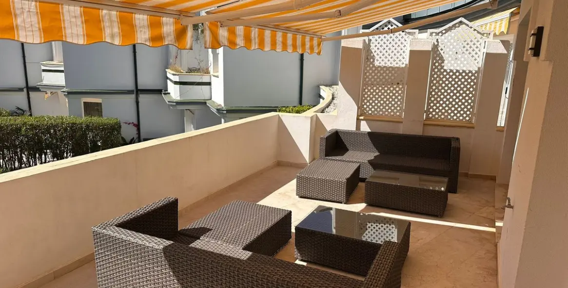 Sale of penthouse in New Golden Mile 16