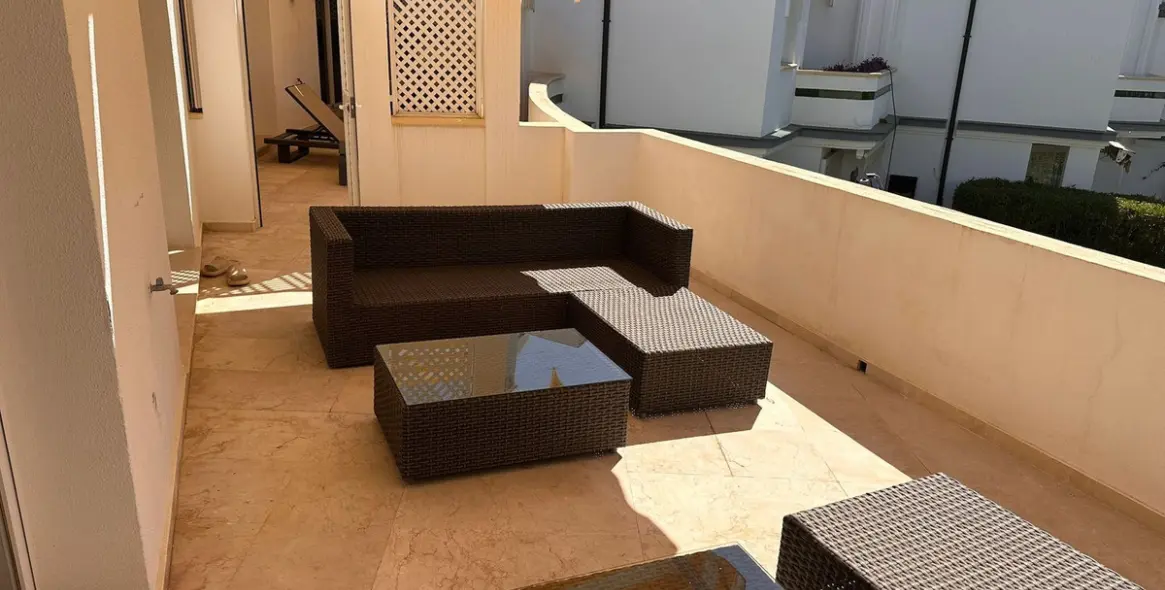 Sale of penthouse in New Golden Mile 17