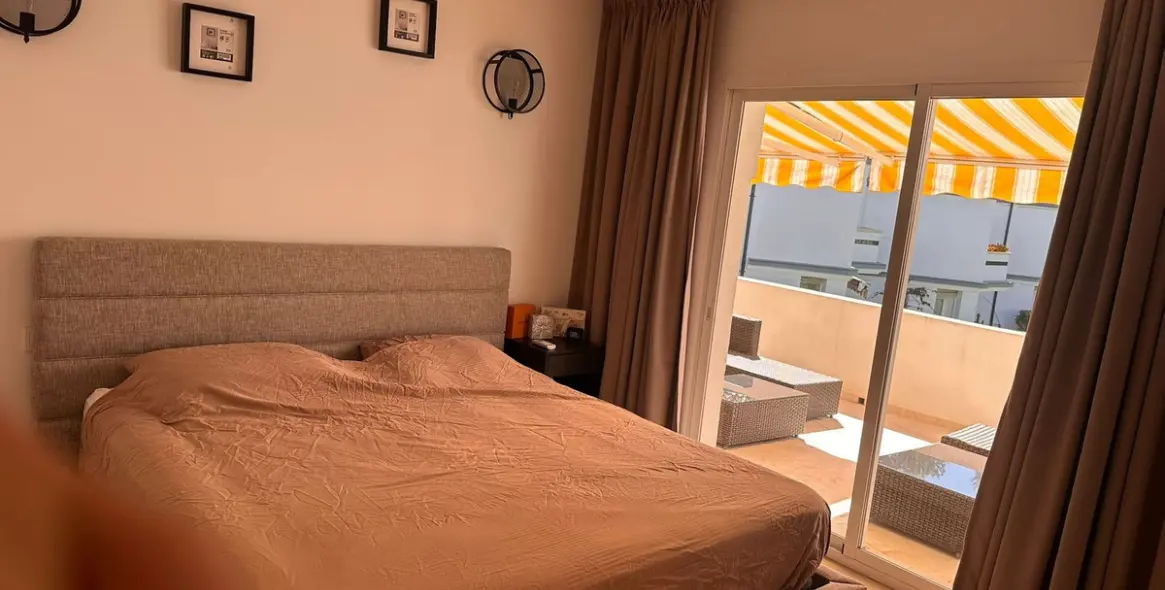 Sale of penthouse in New Golden Mile 19