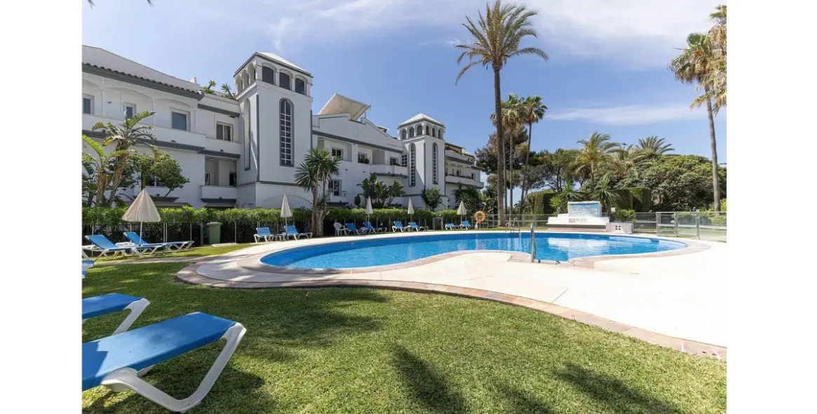 Продажа пентхауса в New Golden Mile 30