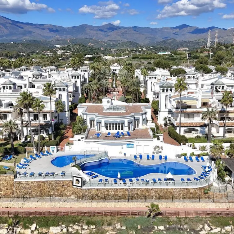 Sale of penthouse in New Golden Mile