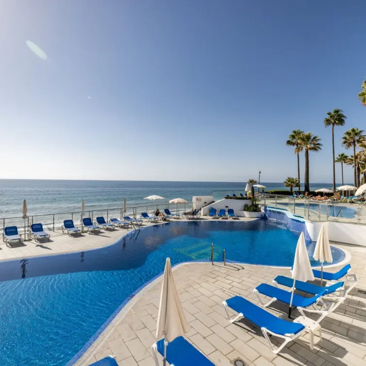 Sale of penthouse in New Golden Mile
