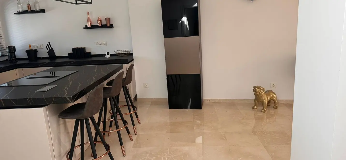 Sale of penthouse in New Golden Mile 4