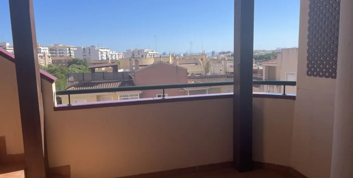 Продажа двухуровневого пентхауса в Estepona 19