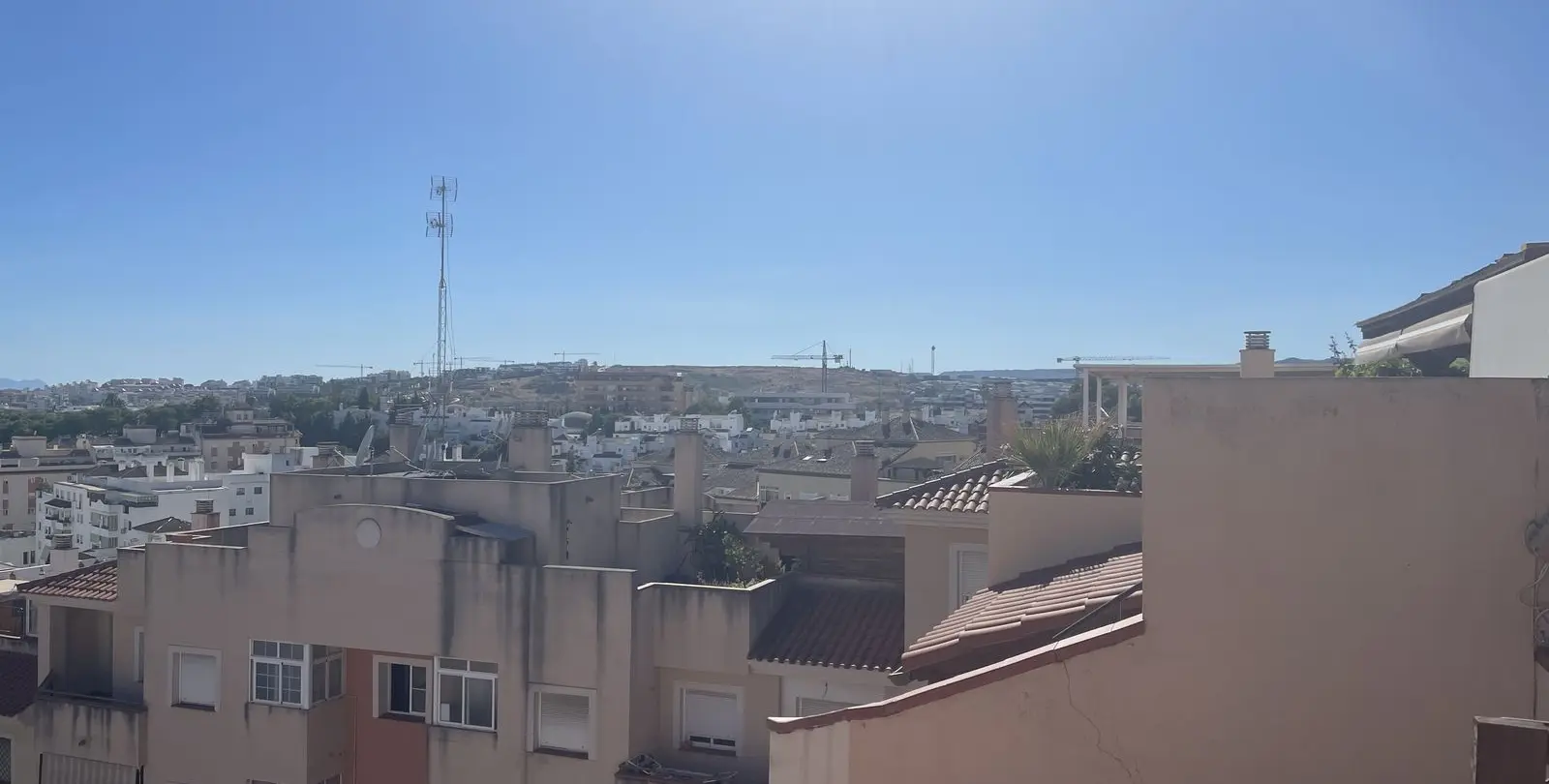 Sale of penthouse duplex in Estepona 1