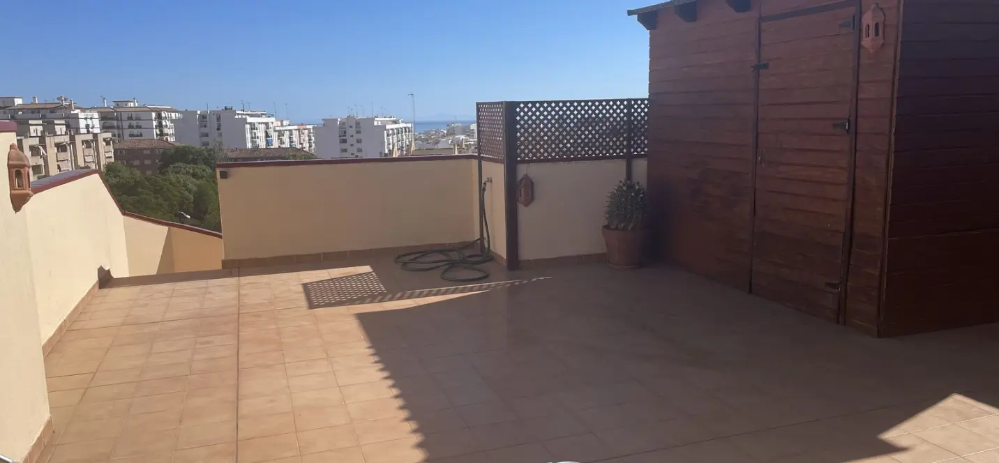 Venta de ático dúplex en Estepona 2