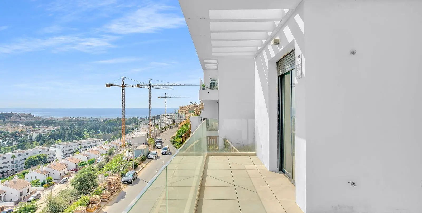 Venta de apartamento en planta media en La Cala de Mijas 3