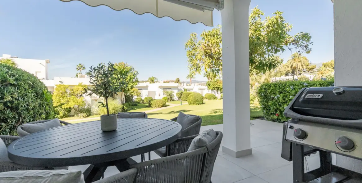 Sale of ground floor apartment in Nueva Andalucía 6