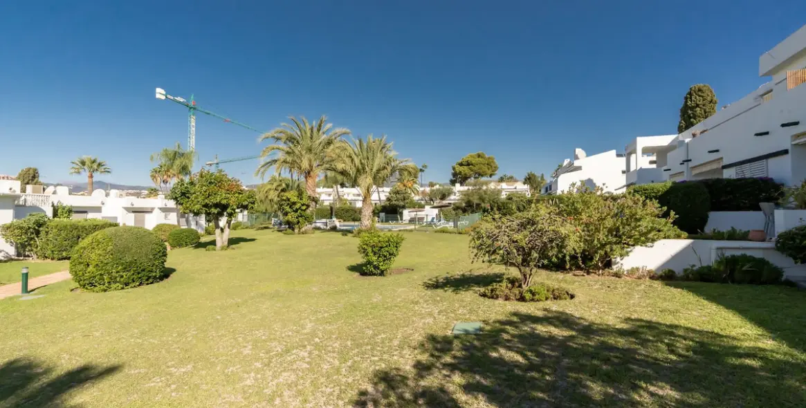 Sale of ground floor apartment in Nueva Andalucía 8