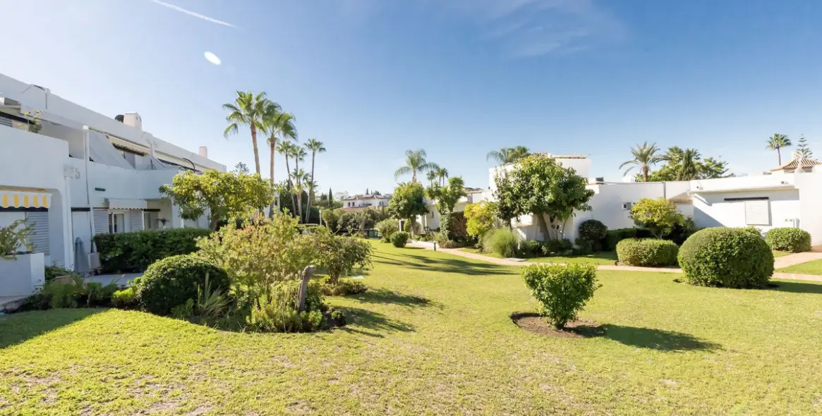 Sale of ground floor apartment in Nueva Andalucía 10