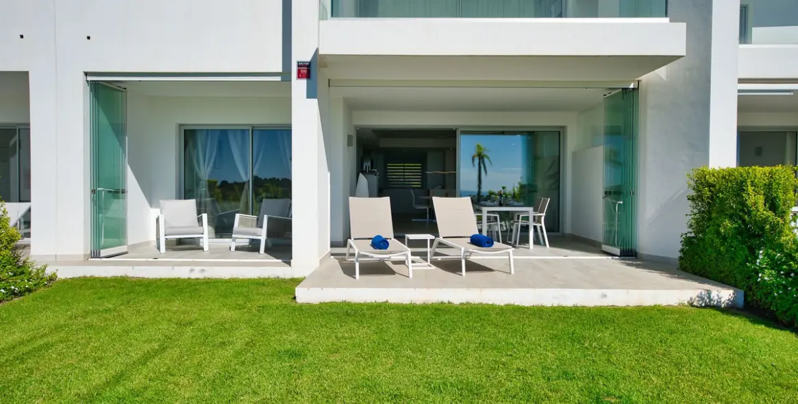 Sale of ground floor apartment in Estepona 2