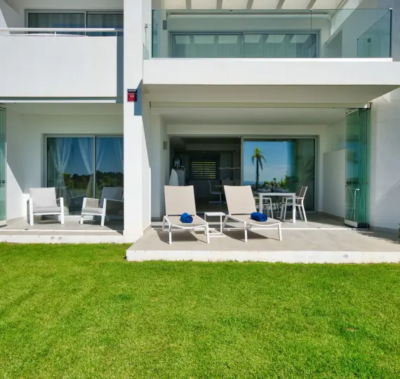 Sale of ground floor apartment in Estepona