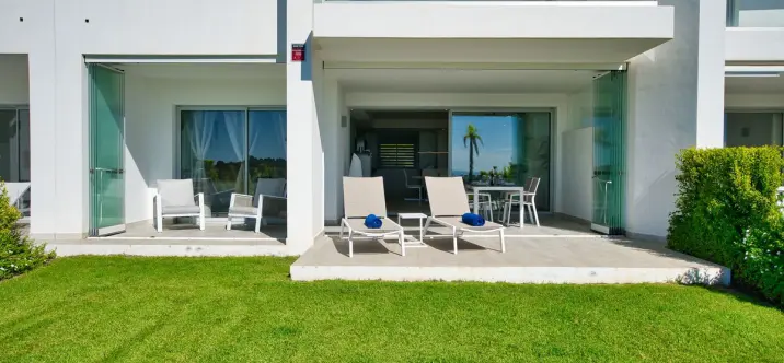 Sale of ground floor apartment in Estepona 1