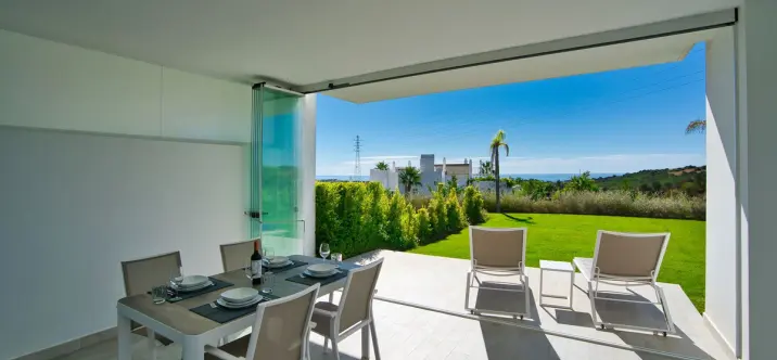 Sale of ground floor apartment in Estepona 2