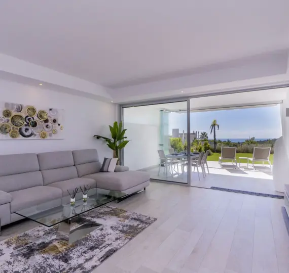 Sale of ground floor apartment in Estepona