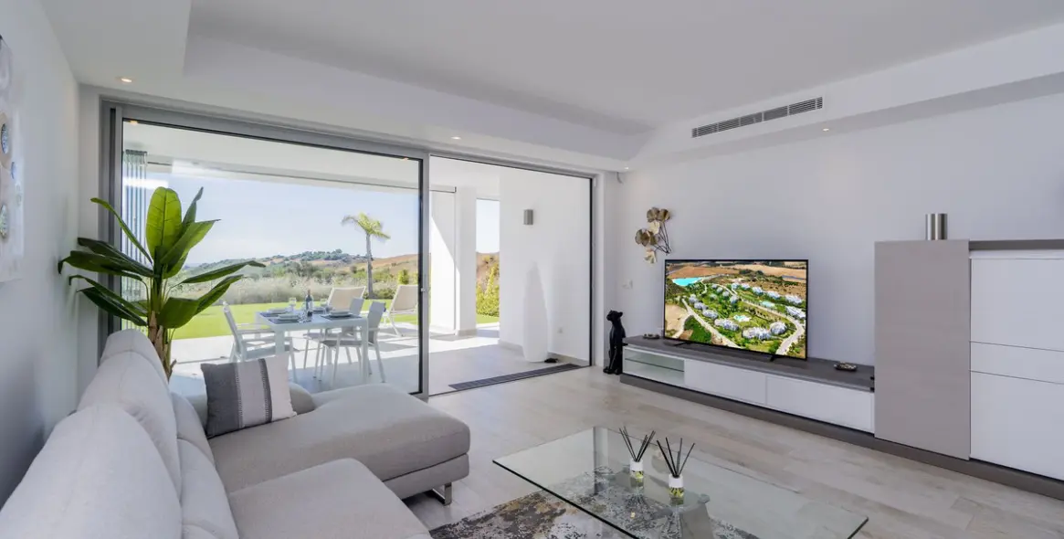 Sale of ground floor apartment in Estepona 10