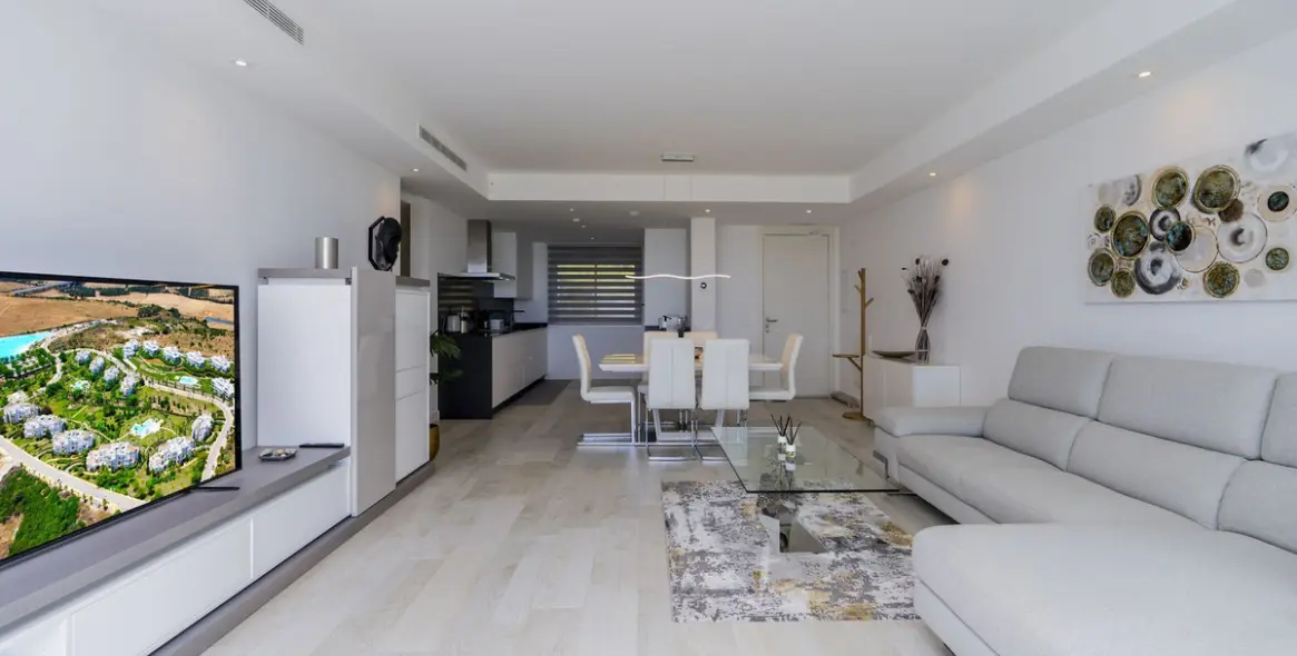 Sale of ground floor apartment in Estepona 11