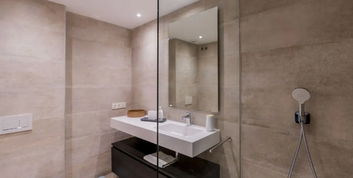 Sale of ground floor apartment in Estepona 15