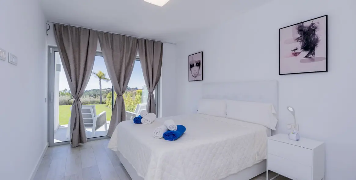 Sale of ground floor apartment in Estepona 18