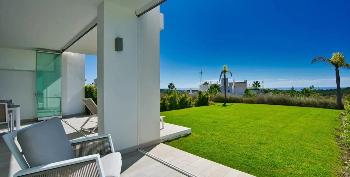 Sale of ground floor apartment in Estepona 25