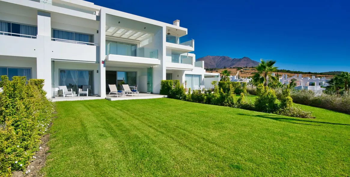 Sale of ground floor apartment in Estepona 26