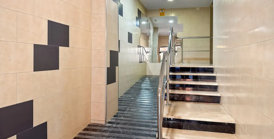 Sale of middle floor apartment in El Ejido 6